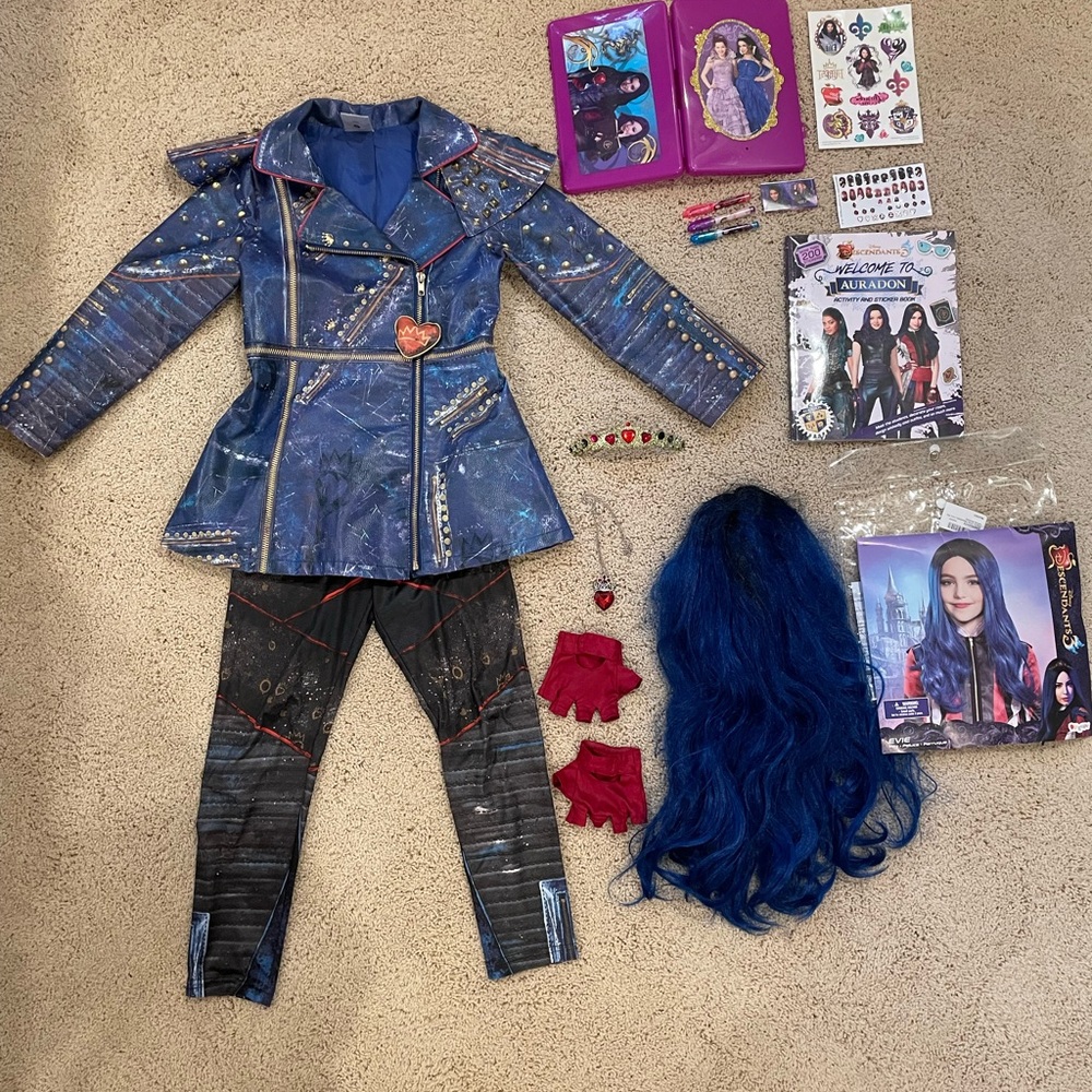 Evie Costume Full - Disney’s Descendants - plus extras!